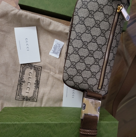Authentic Gucci Belt Bag with Interlocking G - Picture 7 of 13